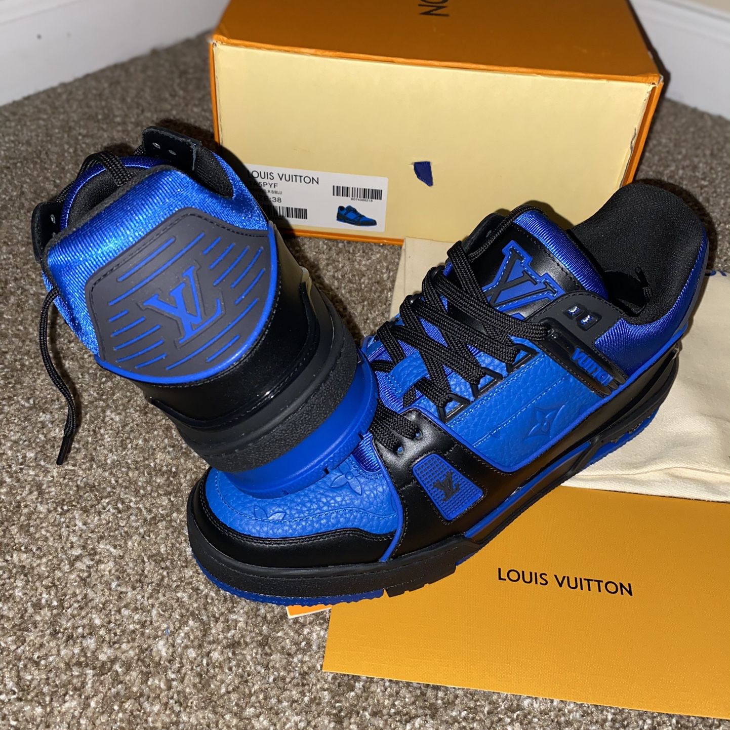 Louis Vuitton Trainer Azur Stone for Sale in Cleveland, OH - OfferUp