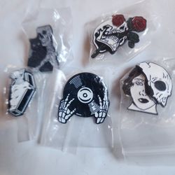 Skull witch 6pc broach set. 