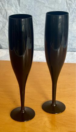 Black champagne flutes