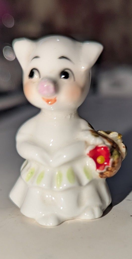 Bone China Mini Figurine Mama Pig Swear