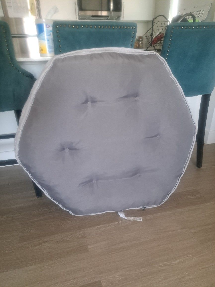 LARGE ( Like- New) DOG BED