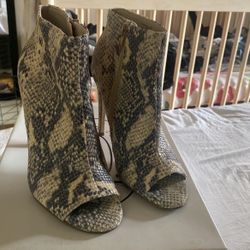 Steve Madden Faux Snake Skin Heels 6M