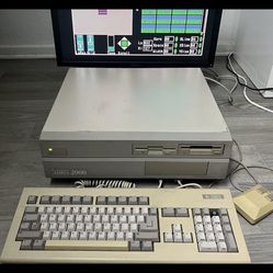 Commodore Amiga 2000 Computer With  Keyboard Mouse