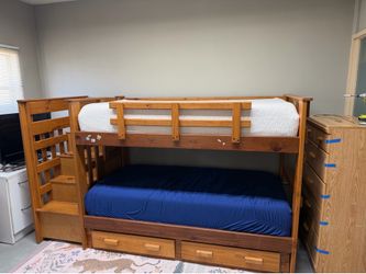 Wood Twin Bunk Bed w/ matresses