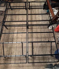 Metal bed frame