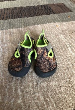 Toddler water shoes