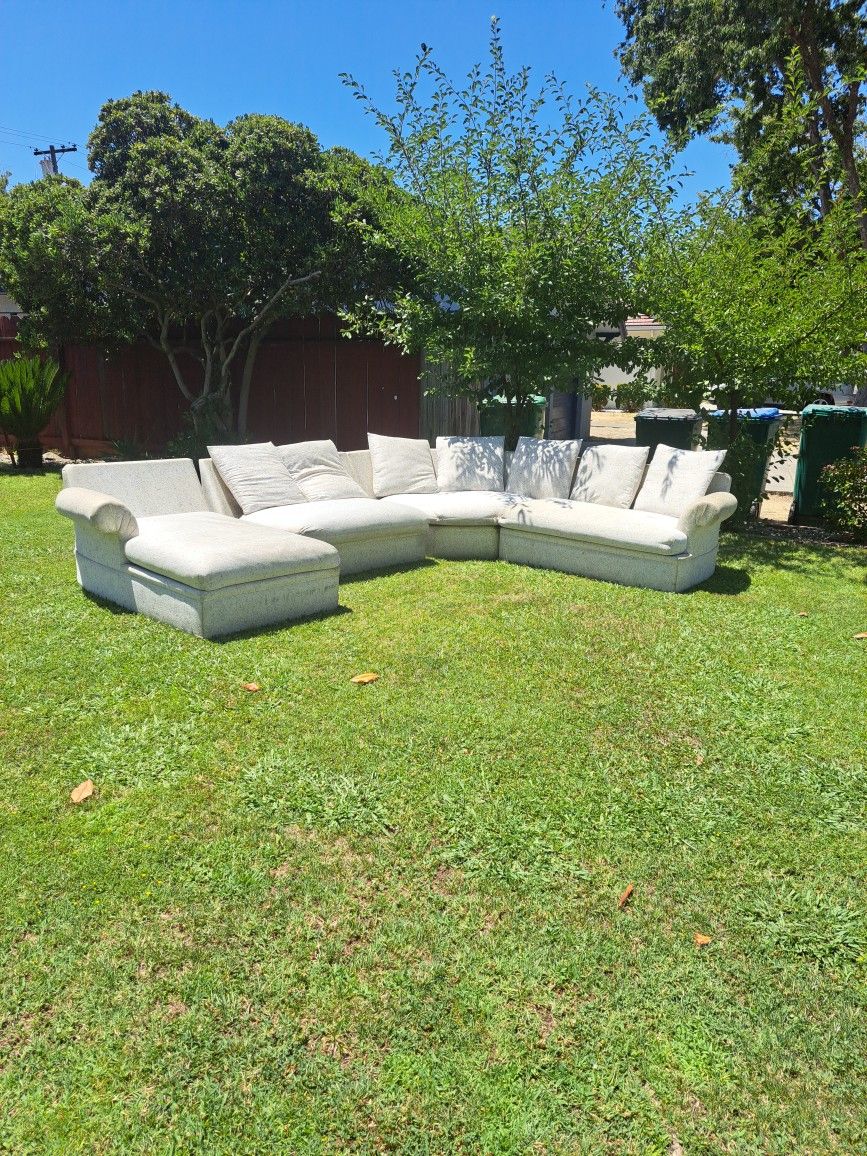 Free / Gratis 118 W. LORETTA AVE.