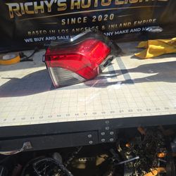 OEM | 2019 - 2022 Toyota RAV4 LED Outer Tail Light (Right/Passenger)