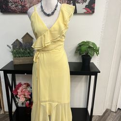 Disney Princess Women’s Dress Sleeveless Ruffles High Low Size M Chiffon Yellow