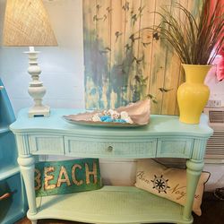 CUTE CONSOLE TABLE AT PICKY PINCHERS 5280 SEMINOLE BLVD ST PETE OPEN NOON TO 6pm FREE DELIVERY 
