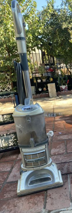 Shark vacuum Navigator lift away deluxe