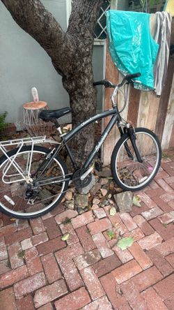 Men’s 26” 18 speed schwinn clear creek town bike $40