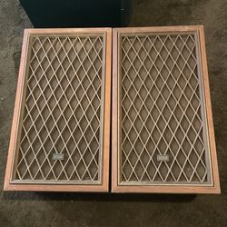 Radio Shock Nova7 Speakers 