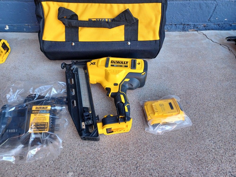 FINISH ANGLE NAILER 16GA DEWALT 