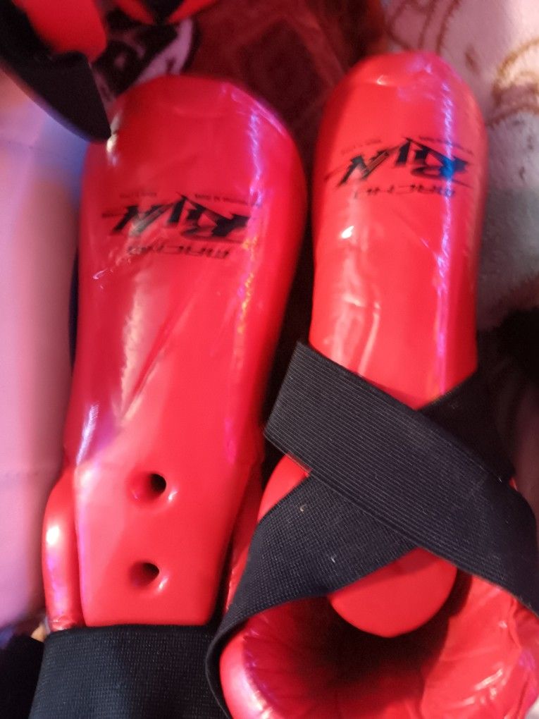 Sparring Outfit & A Kindey Protectioner..