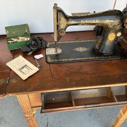 Old singer sewing Machine with Cabinet