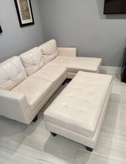 White sectuonal faux leather sofa