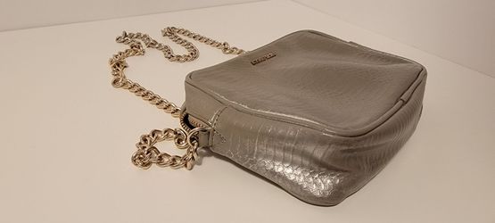 Victoria's Secret Fashion Silver Metallic C.rossbody https://offerup.com/redirect/?o=Qi5hZw== P.urse w Tassel NWT