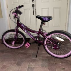 Girls 20” Bike With Pegs And Kick Stand 