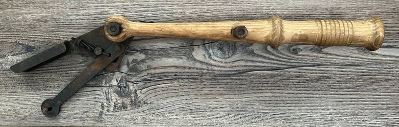 Vintage Hand Trap Clay Pigeon Skeet Thrower