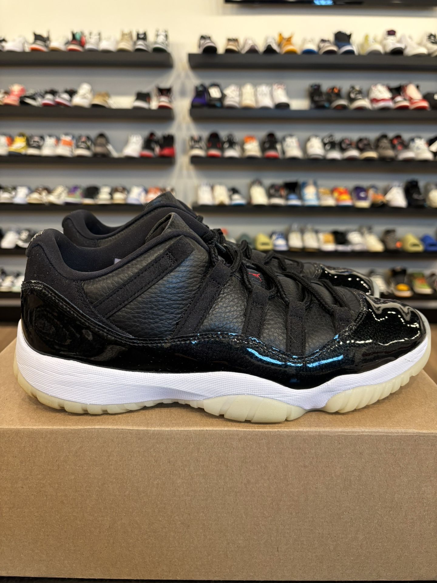 Jordan 11 Low 72-10 Size 10.5 Pre-Owned