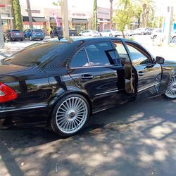 Mercedes Benz e350 black