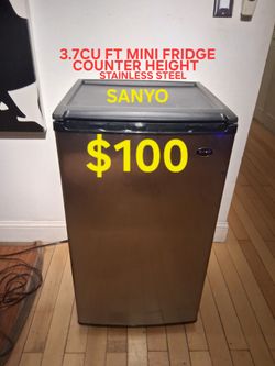MINI FRIDGE 3.7 CU FT SANYO COUNTER HEIGHT REAL STAINLESS STEEL INTERNAL FREEZER WORKS PERFECT SUPER CLEAN