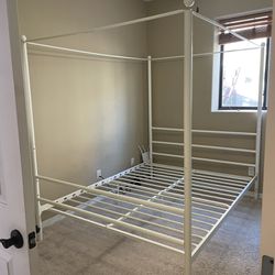 QUEEN Sized Canopy Bed Frame 
