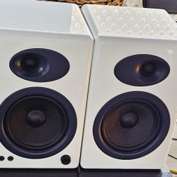 Audioengine A5+ Powered Bookshelf Speakers – 150W High-Fidelity Studio Monitors