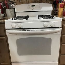  GE  Stove / Oven 