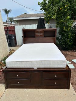Queen bed/cama queen
