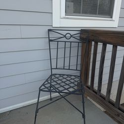 3 outdoor chairs with table