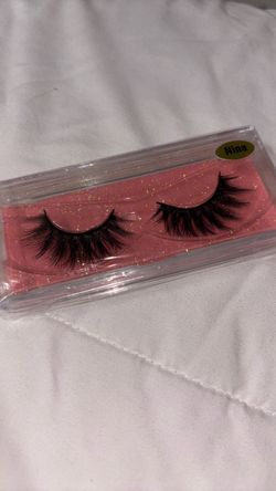 Nina False Eyelashes in Clear Case