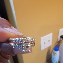 Beautiful Wedding Ring Asking $500 For It. Serious Buyers Only Please. 