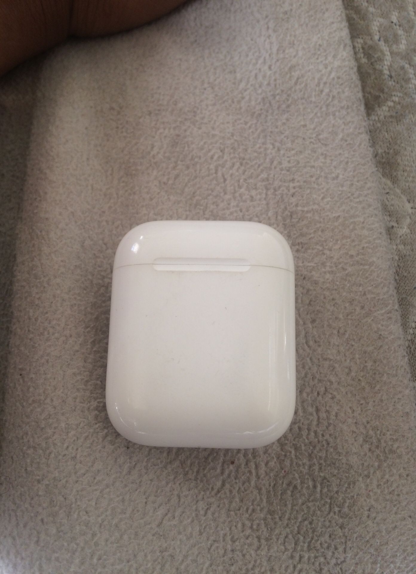 Apple AirPods charging case