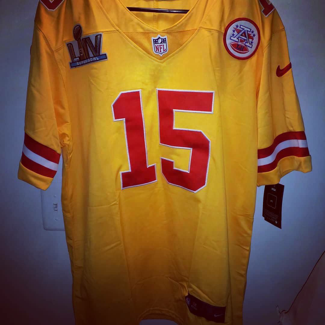 Kansas city chiefs Patrick mahomes nike super bowl jersey sz Large.... Yellow and red