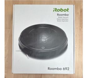 iRobot Roomba 692 Robotic Vacuum Wi-Fi Cordless Bagless Black/Gray + Dock