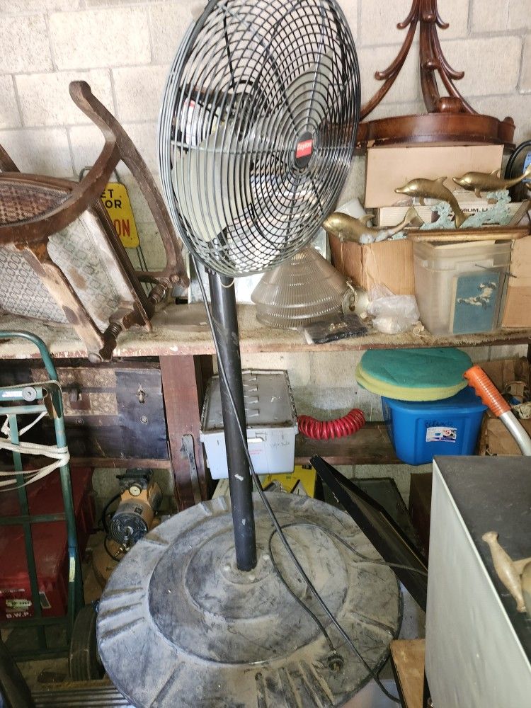 FAN 18inch VERY STRONG SHOP FAN DAYTON 18INCH COMMERCIAL HEAVEY DUTY FAN MODEL 6C531A GOOD SHOP FAN WORKS PERFECT COST 285 NEW. 5ft High