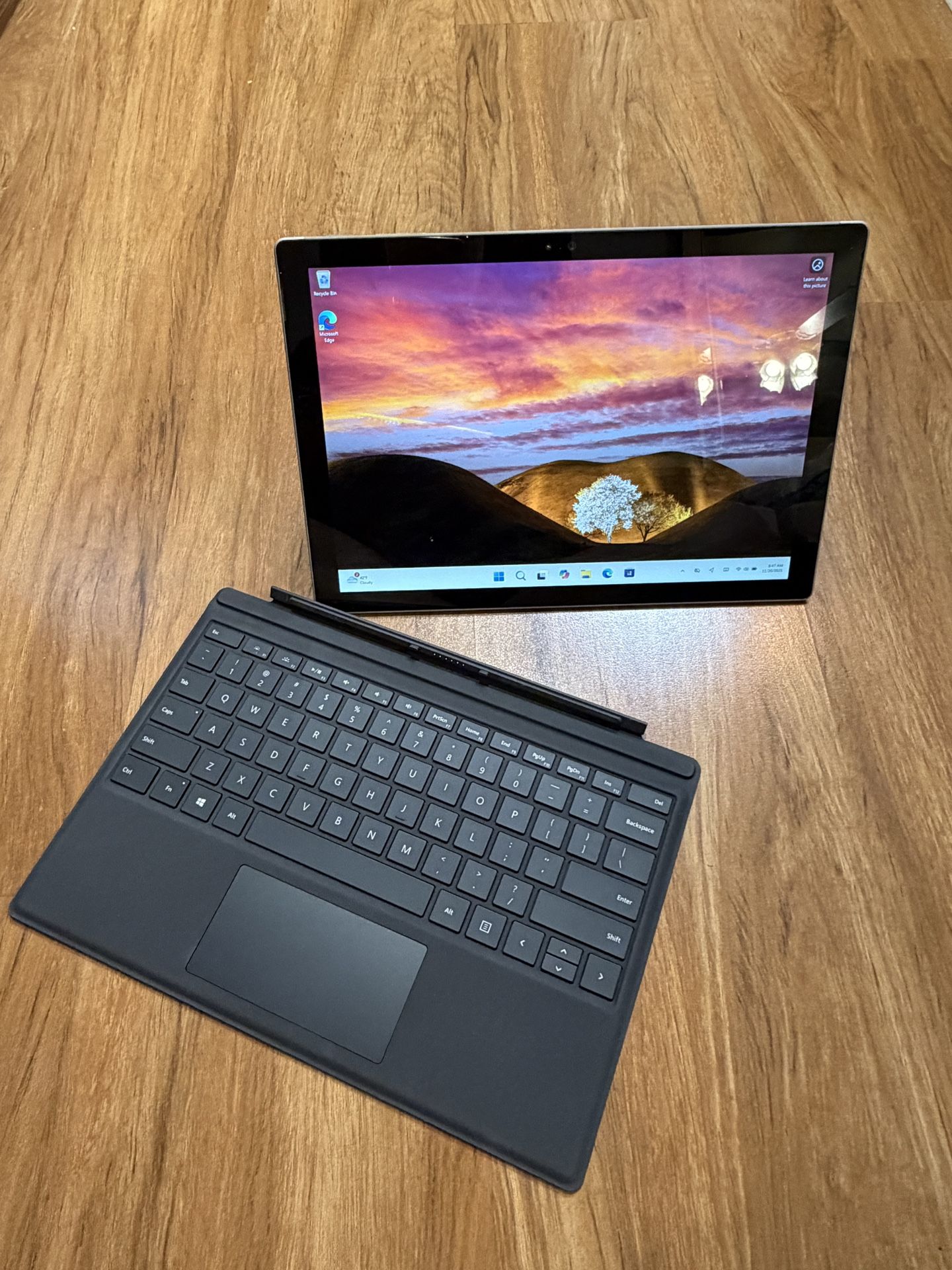Microsoft Surface Pro 4 core i5 6th gen 8GB Ram 256GB SSD Windows 11 Pro 14” UHD Screen Tablet/Laptop with charger in Excellent Working condition!!!!