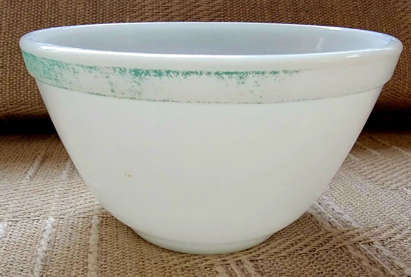 Vintage Pyrex 401 Bowl Mostly White - Good project piece