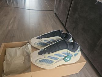 Adidas Yeezy 700 V3