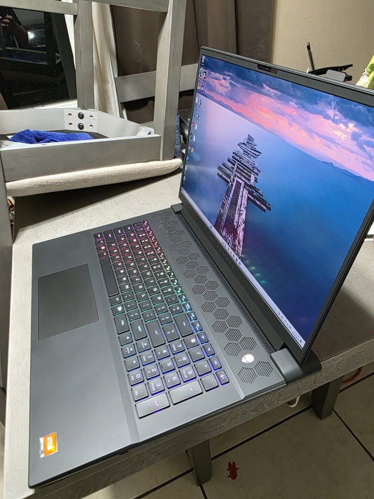 Alienware m18 18" 480 Hz FHD+WVA Gaming Laptop