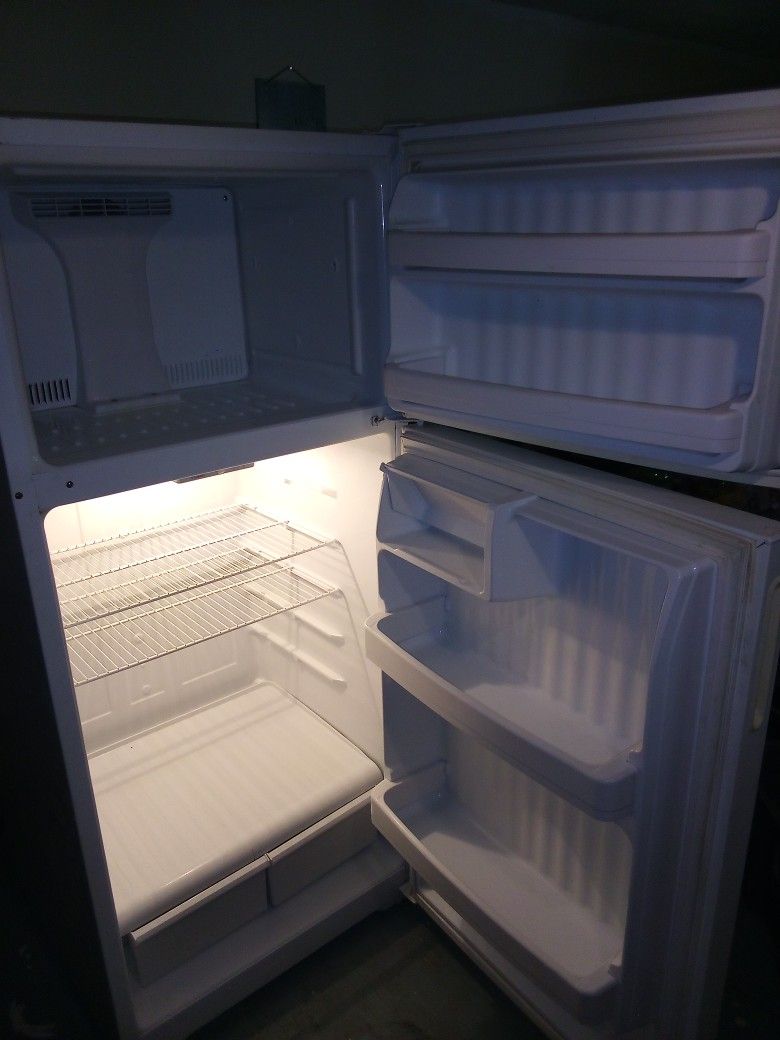 Refrigerator Must Go ASAP!!! Appliances