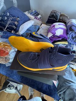Nike Kyrie 2 Cavs Size 10