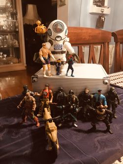 Action Figure Lot (10 Chap Mei, (1) 1993 Lanard, (2) M.I. 19887 Scuba Divig Figures. Chap Mei Motorcycle and Deep Sea suit with a figure inside Rare
