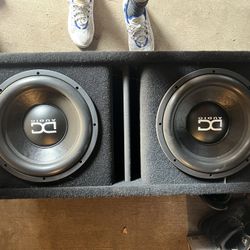 2 12’’ subwoofers and 2 Amps