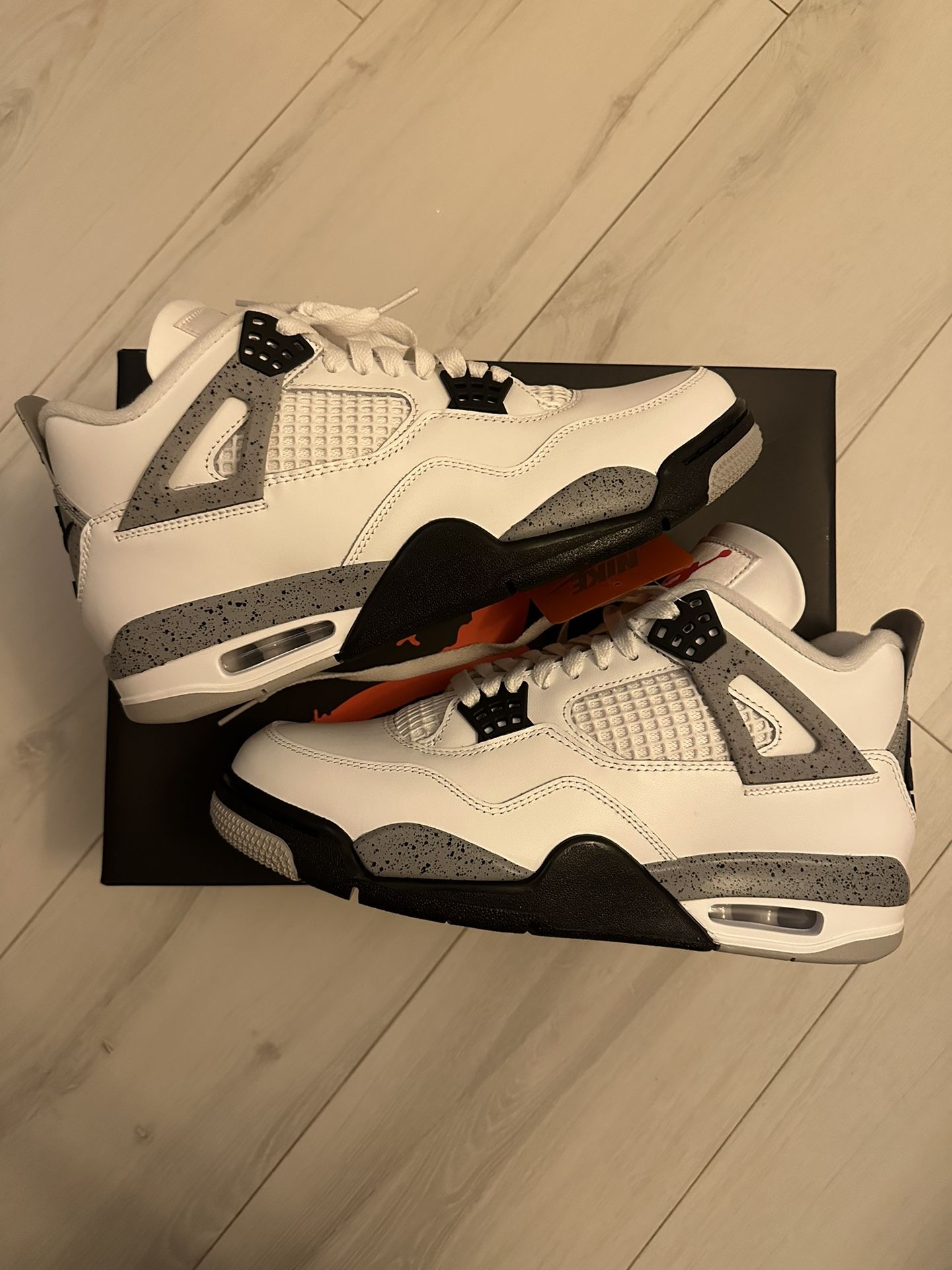 Jordan 4 White cement Size 9 Brand New