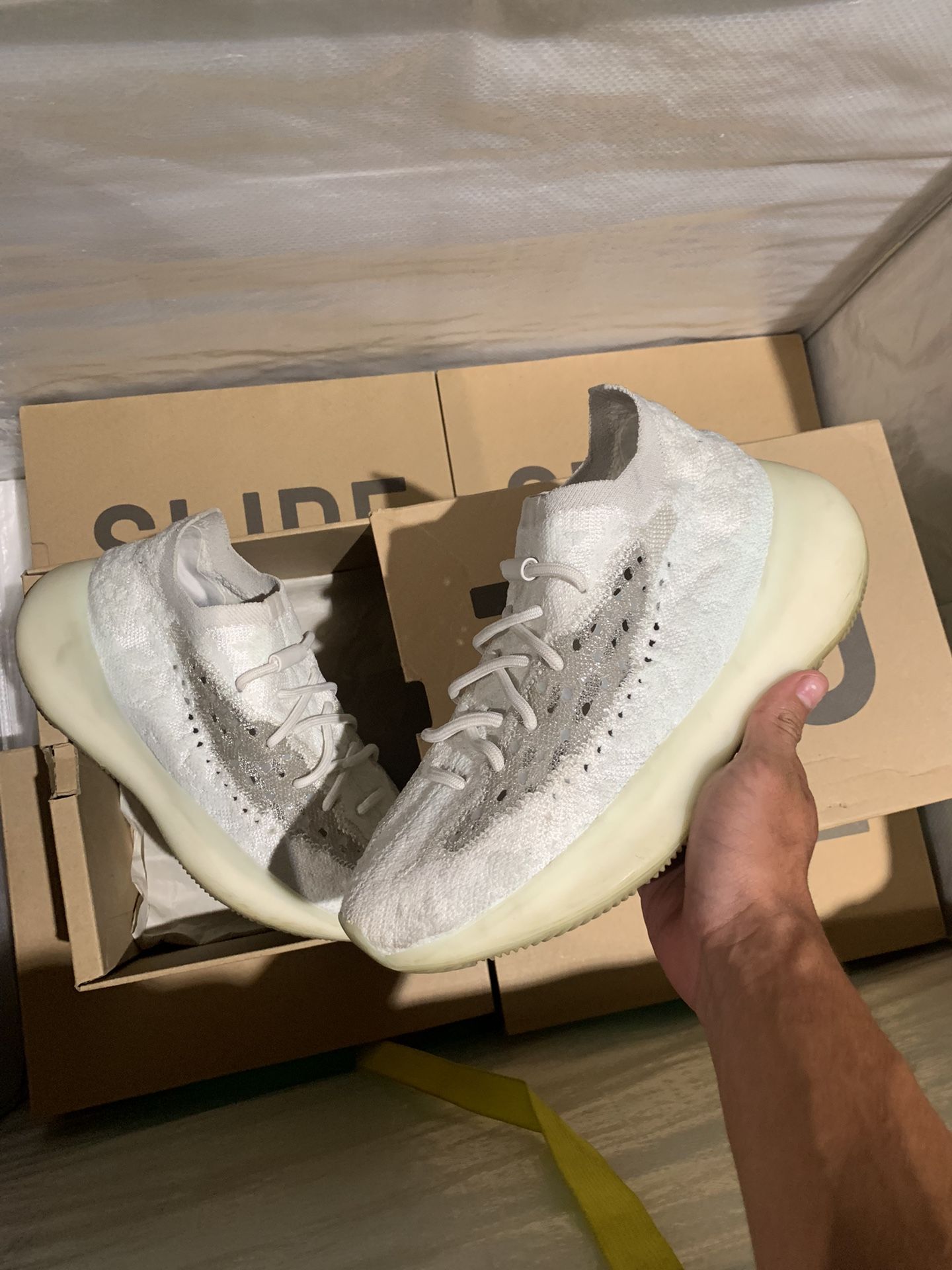 Yeezy 380 Calcite Glow Size 8m