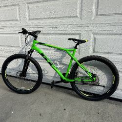 GT Mountain Bike Size Xl Wheels 27.5 Multiple 24 Speeds Dics Brakes Fatboy Wheels 