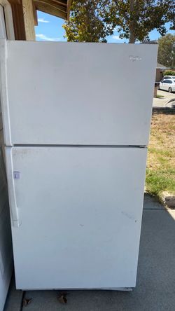 Whirlpool Top-Freezer Refrigerator White